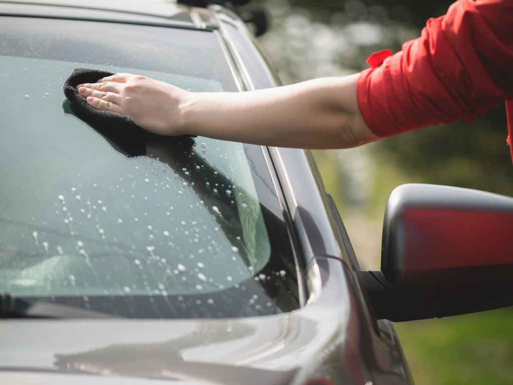 How to Wash Car Windshield: Expert Tips Unveiled